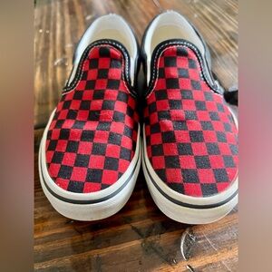 RED & BLACK VANS SIZE 2 YOUTH